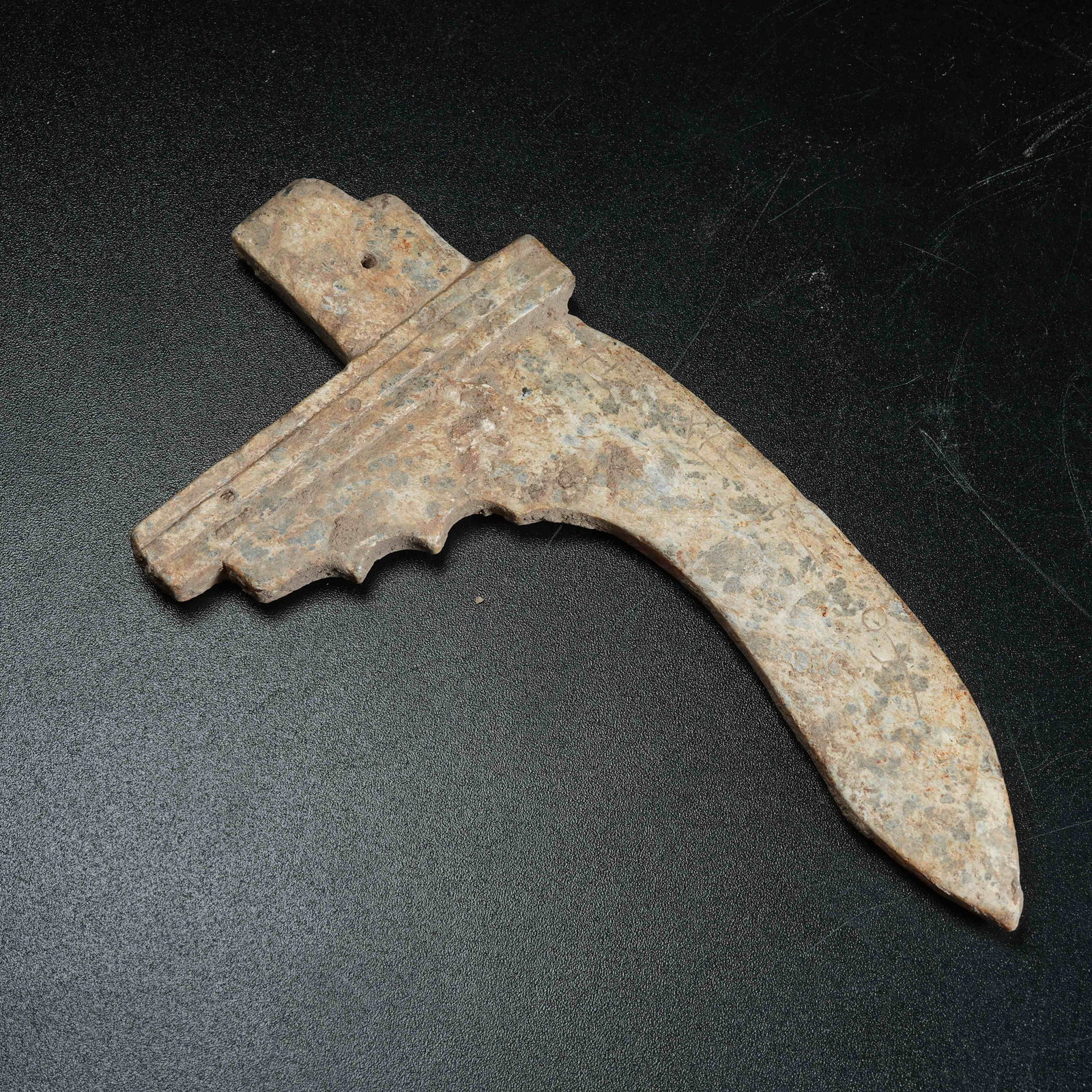 A ANCIENT JADE GE DAGGER INSCRIBED WITH EPIGRAPHS (1 of 9)
