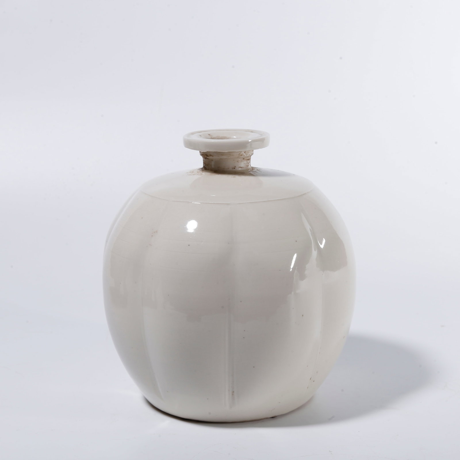 A DING WARE MELON-RIBBED VASE (1 of 9)