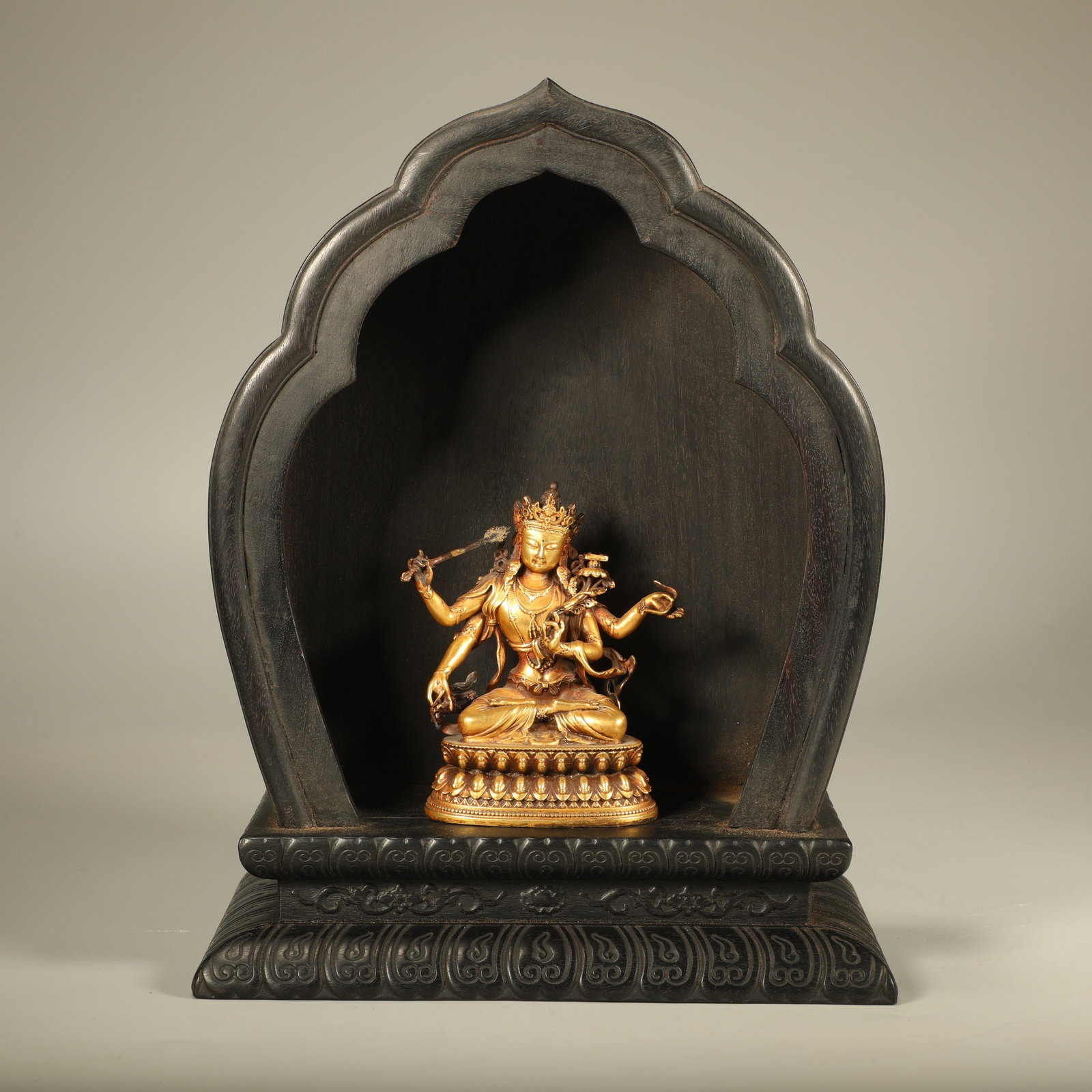 A SANDALWOOD BUDDHIST NICHE CARVED WITH LOTUS-PETAL PATTERNS (1 of 6)