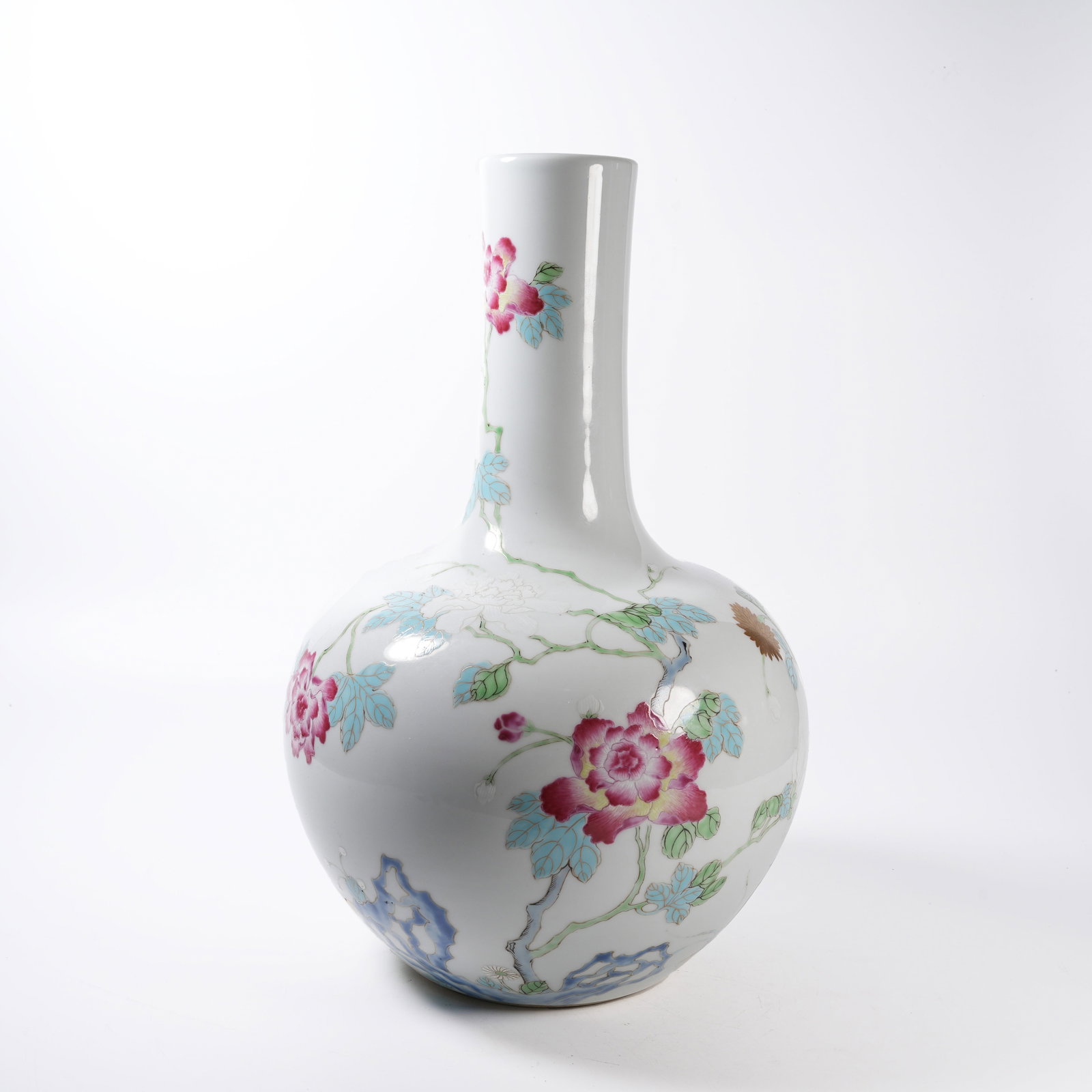 A FAMILLE ROSE GLOBULAR VASE WITH FLORAL PATTERN (1 of 9)