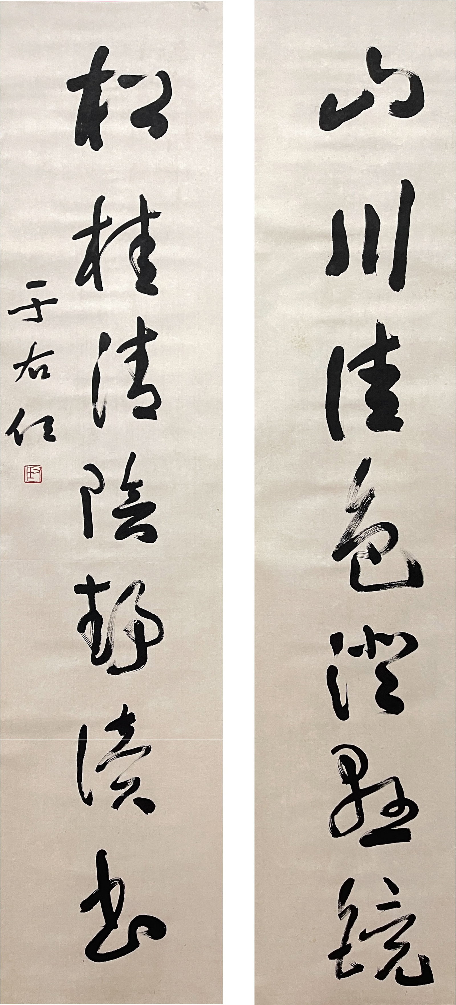 A SIX-FOOT CALLIGRAPHY COUPLET HANGING SCROLL ON PAPER BY YU YOUREN.於右任: Six-foot calligraphy couplet hanging scroll on paper by Yu Youren.於右任