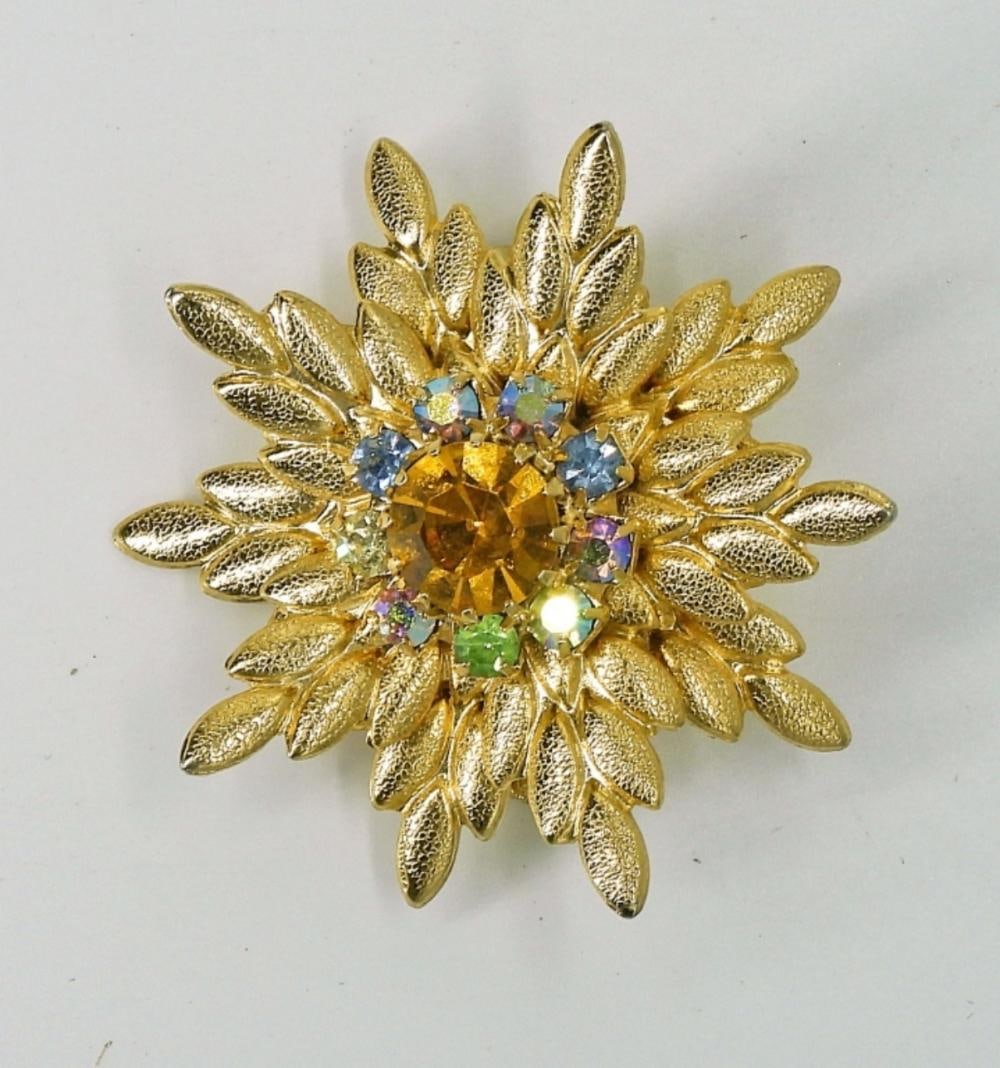 BROOCH WITH URANIUM GLASS (1 of 2)