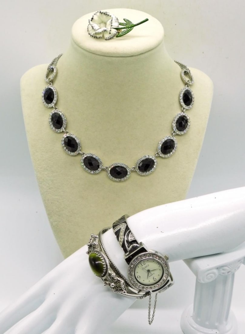 BLACK AND SILVER SET OF 4: BLACK AND SILVER SET OF 4