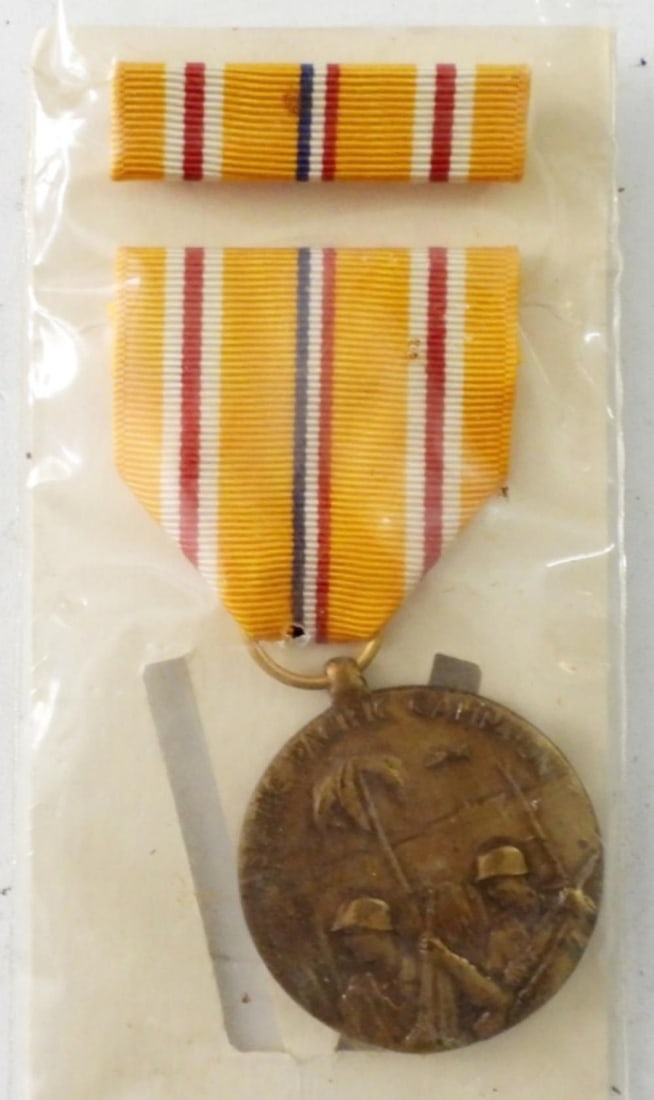 WWII ASIATIC-PACIFIC CAMPAIGN MEDAL & BAR SET (1 of 2)