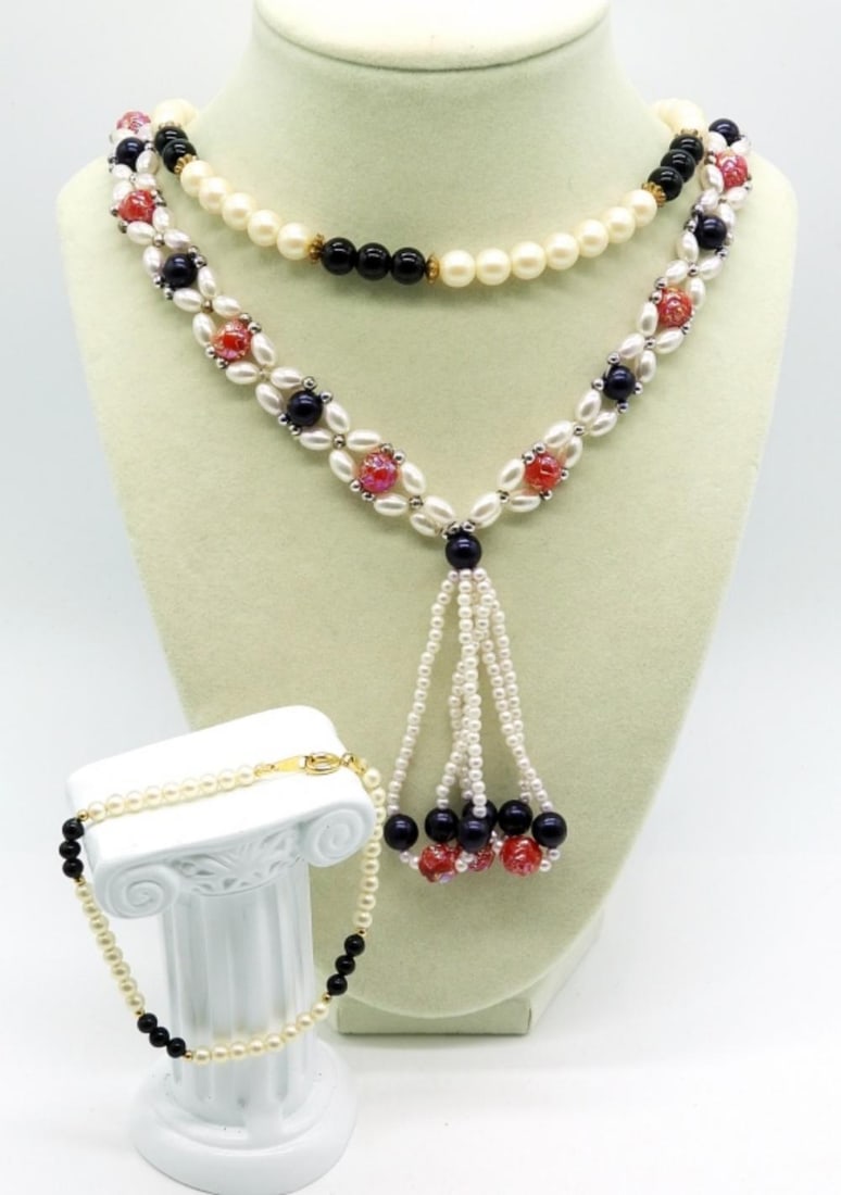 VINTAGE BEADED NECKLACES & BRACELET: VINTAGE BEADED NECKLACES & BRACELET