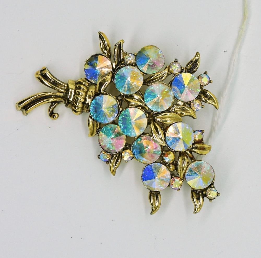 VINTAGE HOLLYCRAFT BROOCH: VINTAGE HOLLYCRAFT BROOCH