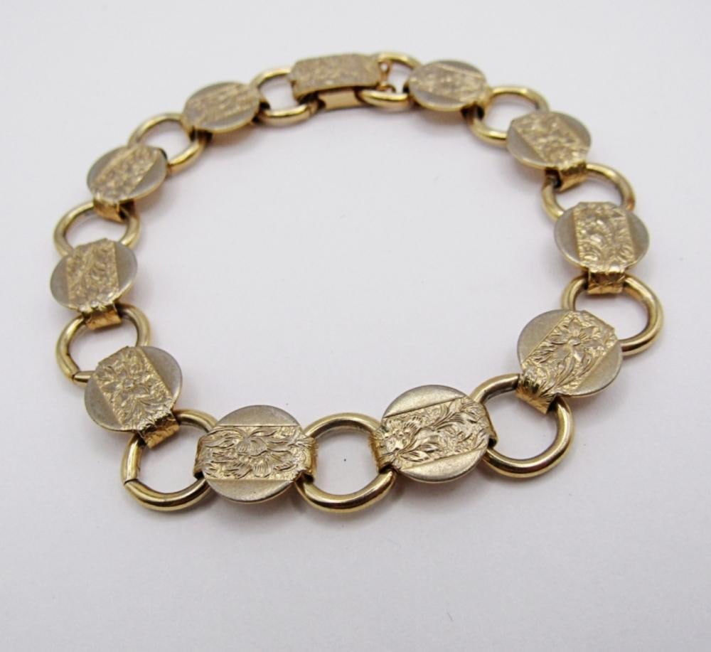 SARAH COV GOLD TONE CHAIN LINK BRACELET: SARAH COV GOLD TONE CHAIN LINK BRACELET
