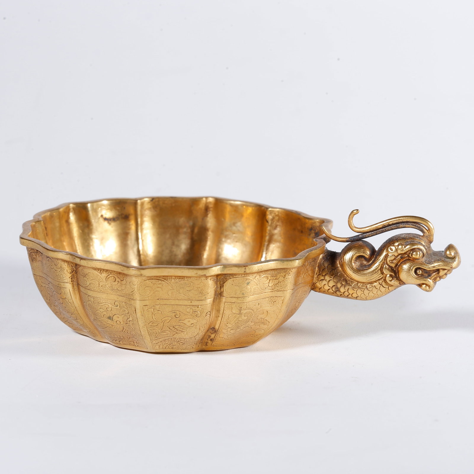A GILT BRONZE WASHER WITH FLOWER AND BIRD PATTERN AND DRAGON HEAD (1 of 9)