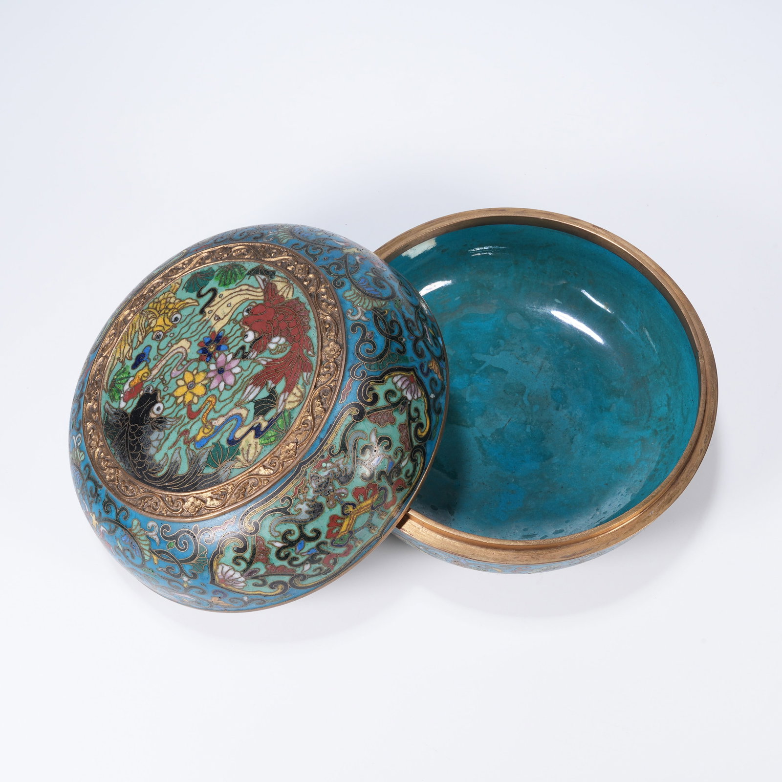A CLOISONNE COVERED BOX WITH FISH-AND-AQUATIC-PLANT PATTERNS (1 of 9)