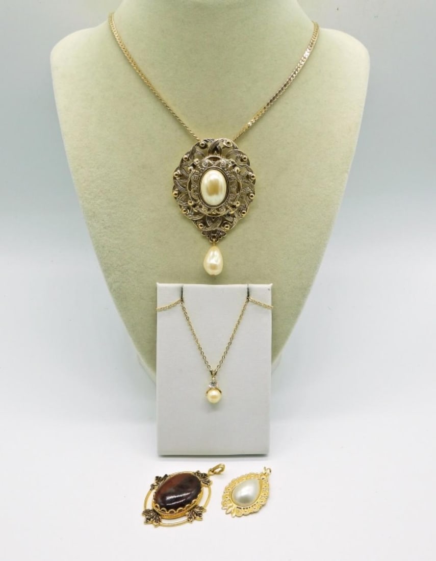 2 FASHION NECKLACES, 2 PENDANTS (1 of 4)