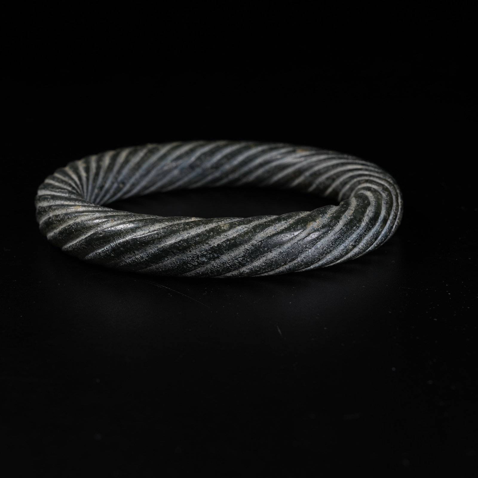 A ARCHAIC JADE TWIST SILK BRACELET (1 of 8)