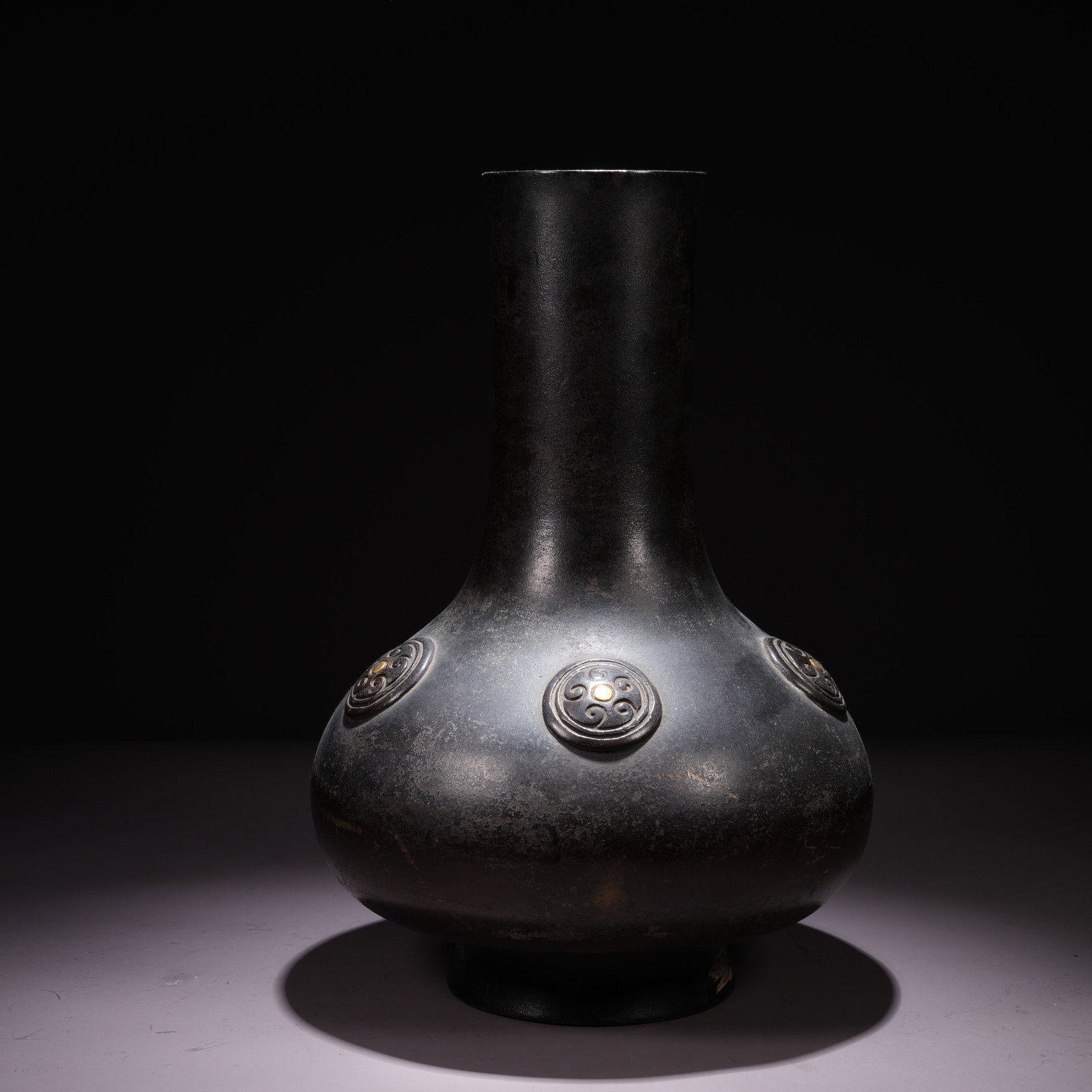 A BRONZE TIANQIU VASE WITH GILT FLORAL --PIQIU-- PATTERN INLAY: Bronze Tianqiu Vase with Gilt Floral --Piqiu-- Pattern Inlay