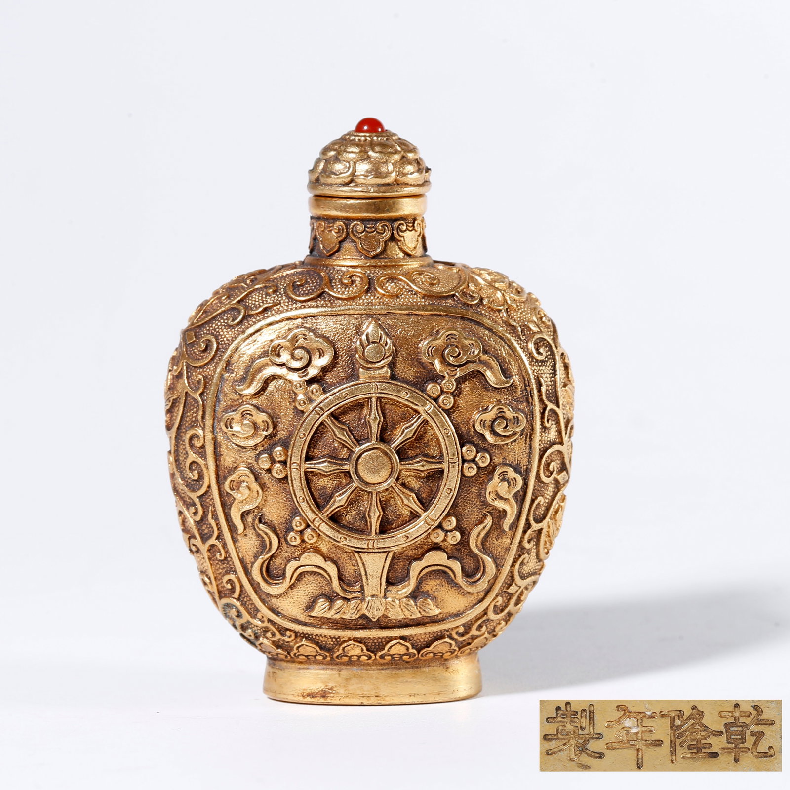 A GILT BRONZE SNUFF BOTTLE WITH DHARMA WHEEL PATTERN: Gilt Bronze Snuff Bottle with Dharma Wheel Pattern