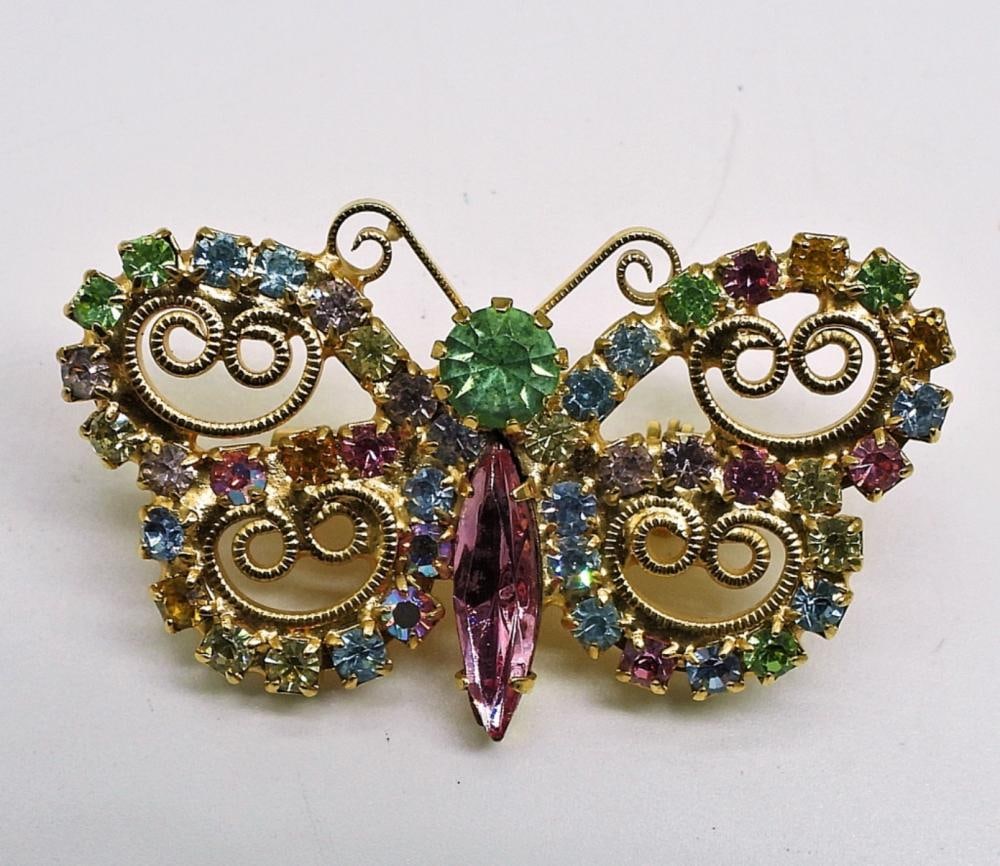 URANIUM GLASS BUTTERFLY PIN (1 of 2)