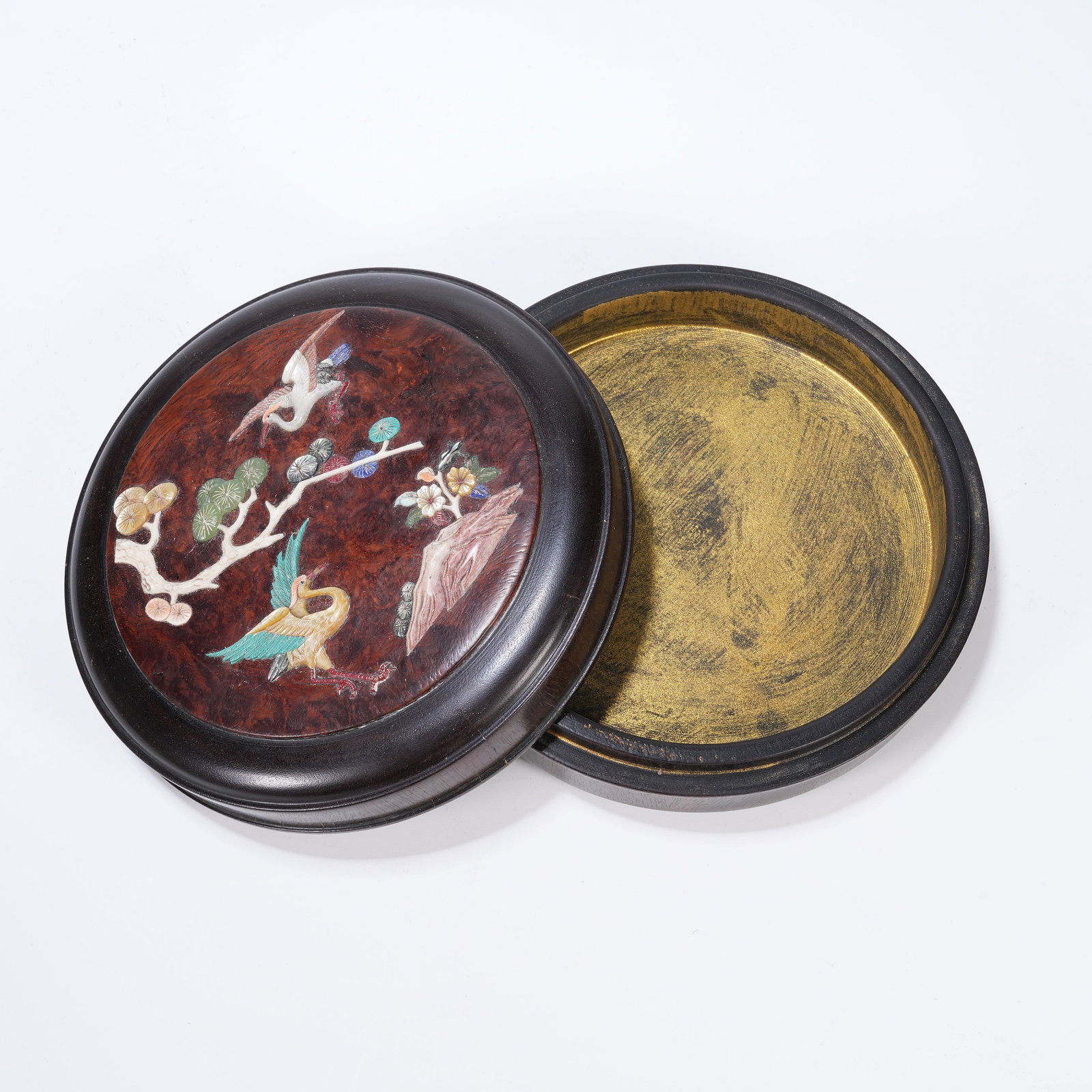 A HUANGHUALI PRECIOUS-STONE INLAY COVERED BOX WITH PINE-CRANE PATTERNS: Huanghuali precious-stone inlay covered box with pine-crane patterns