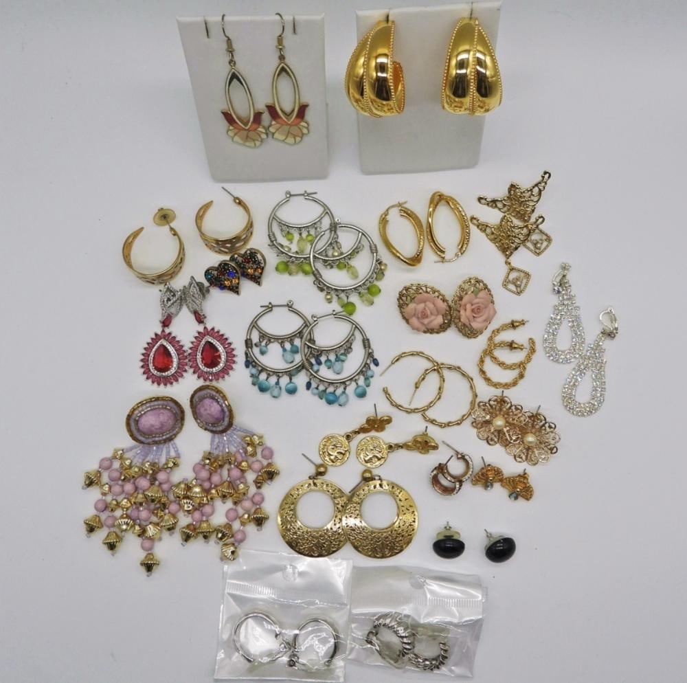 21 PAIR OF PIERCED EARRINGS: 21 PAIR OF PIERCED EARRINGS
