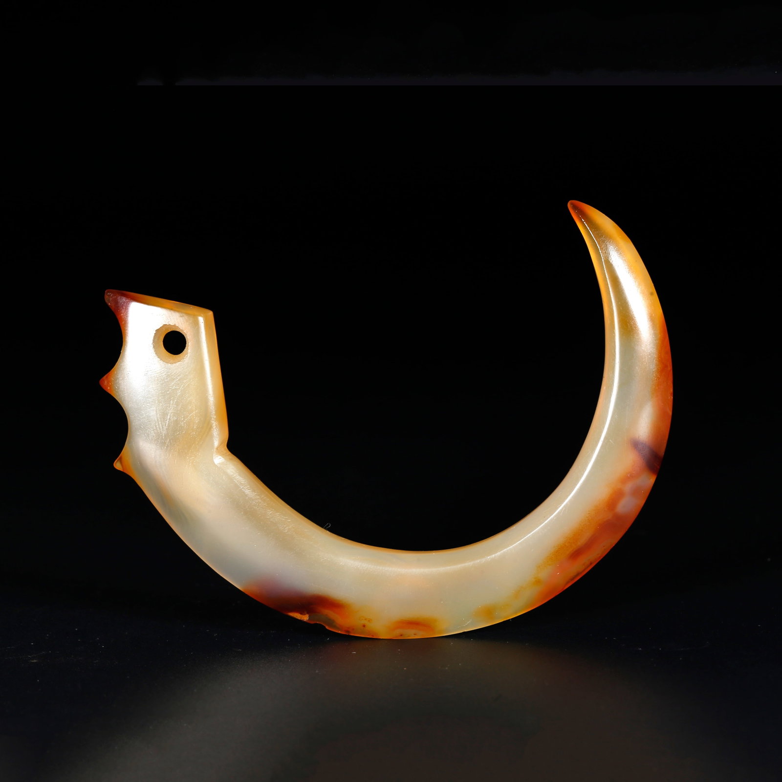 A AGATE HANGING ORNAMENT: Agate Hanging Ornament