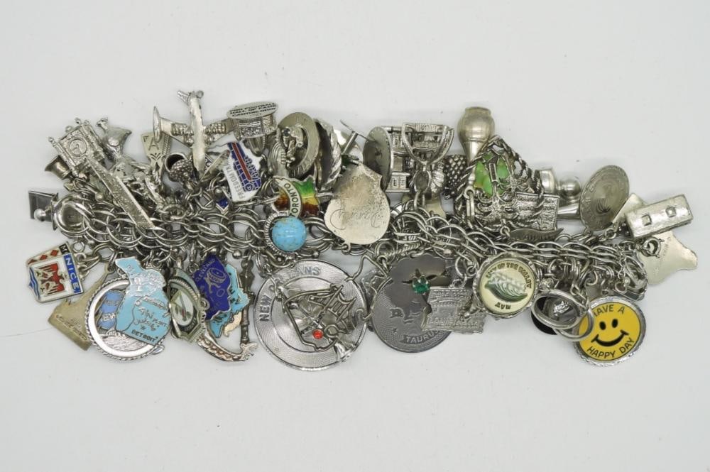 INCREDIBLE VTG CHARM BRACELET (1 of 6)