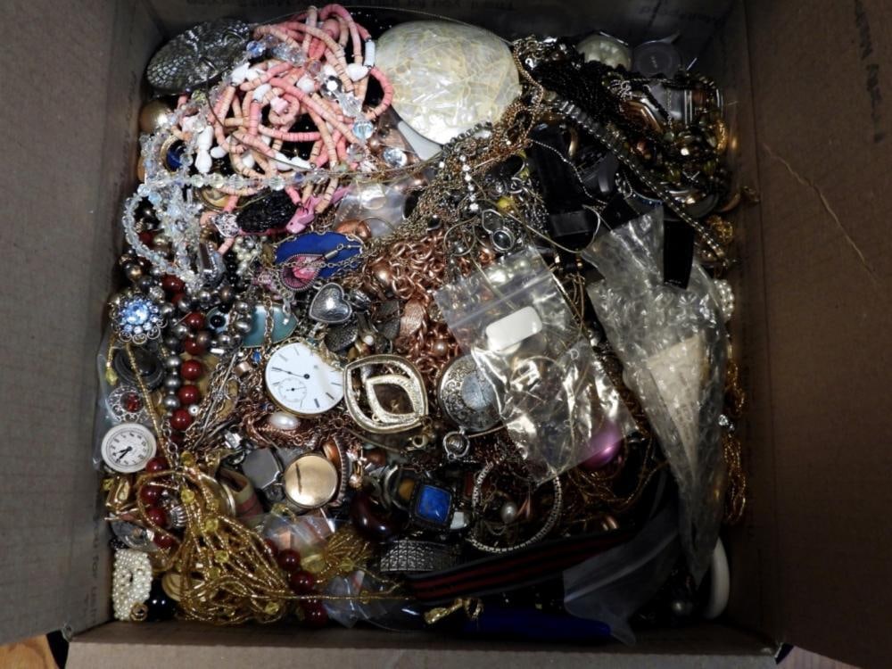 LARGE FLAT RATE TREASURE BOX (1 of 1)