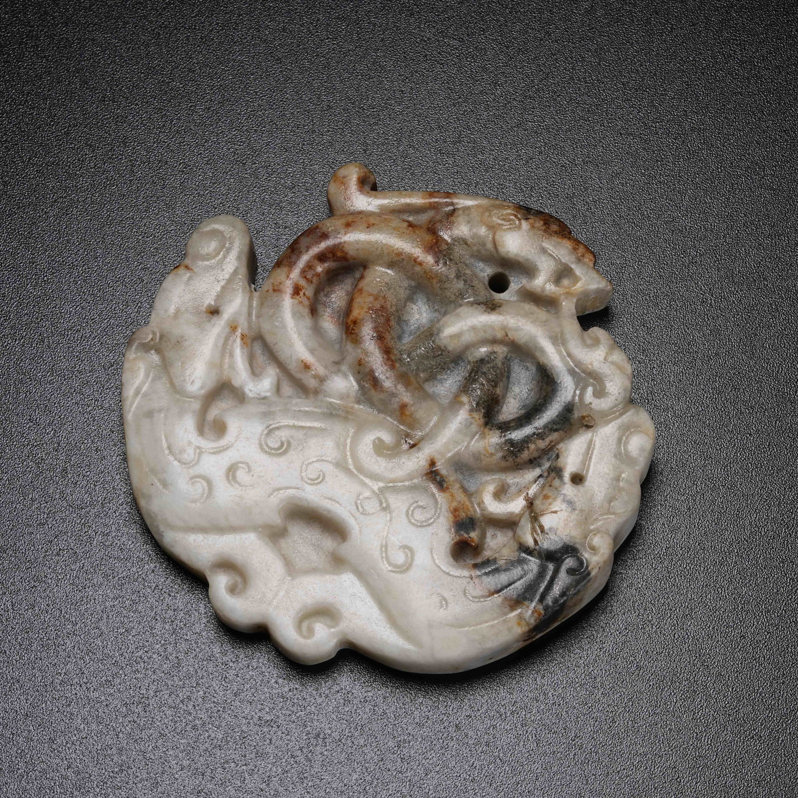 A ANCIENT JADE CHILONG DRAGON PENDANT (1 of 9)
