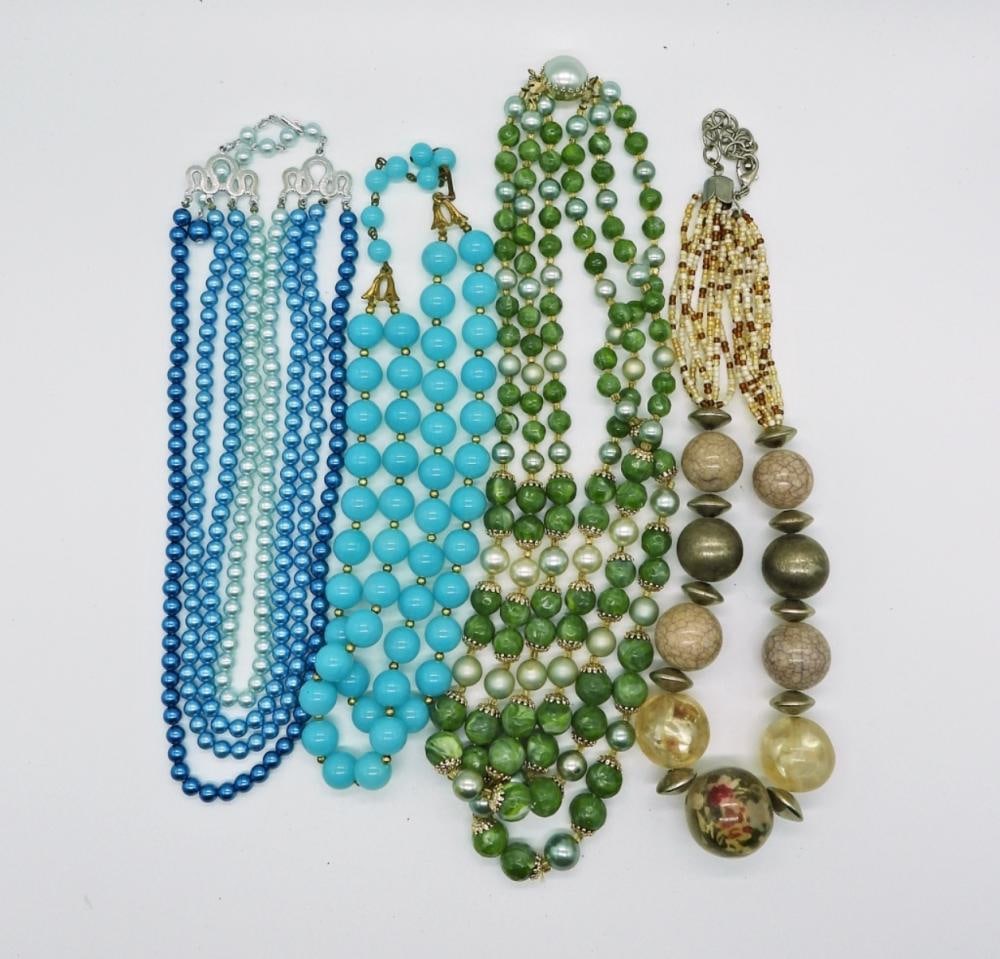 6 BEADED FASHION NECKLACES (1 of 3)