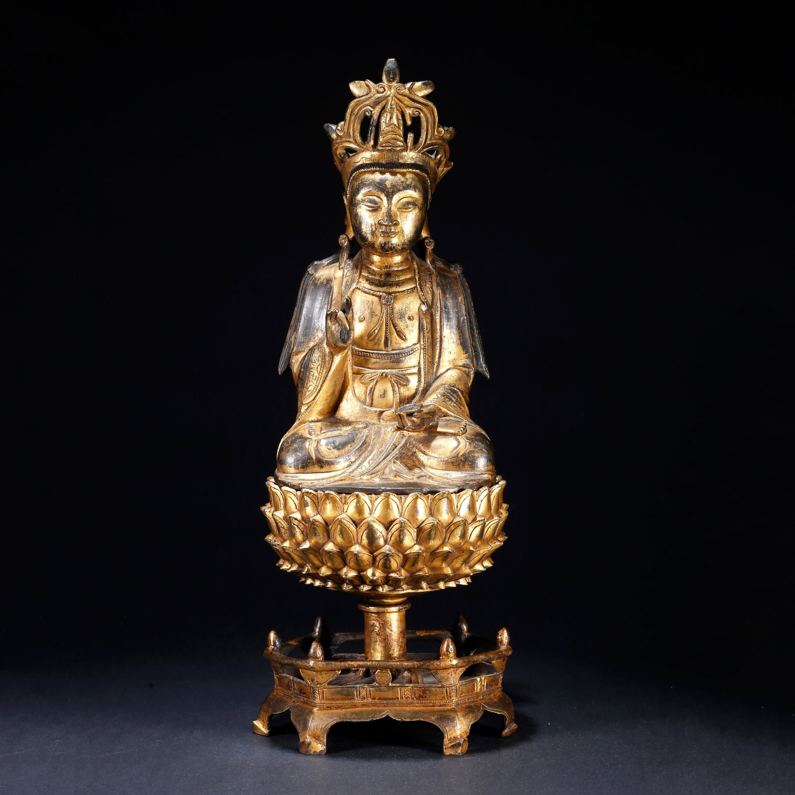 A GILT BRONZE AVALOKITESHVARA BODHISATTVA STATUE: Gilt Bronze Avalokiteshvara Bodhisattva Statue
