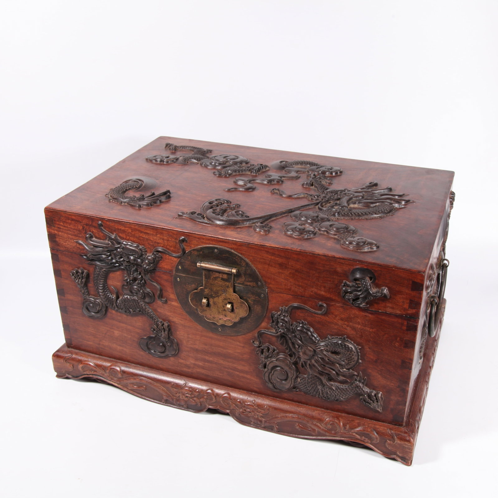 A HUANGHUALI WOOD CHEST INLAID WITH RED SANDALWOOD CARVED WITH DRAGON PATTERN: Huanghuali wood chest inlaid with red sandalwood carved with dragon pattern