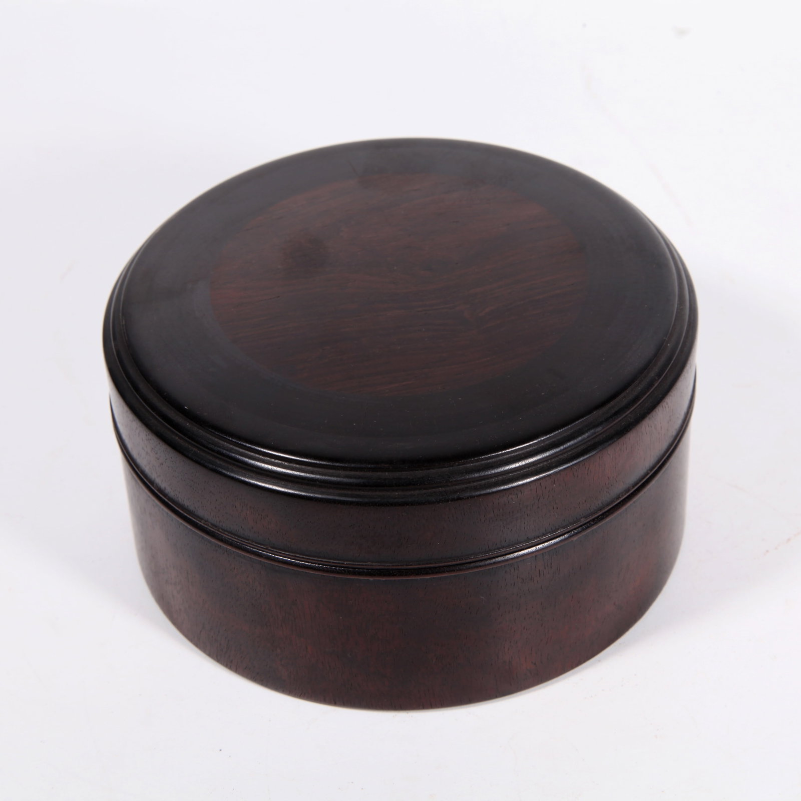 A HUANGHUALI WOOD COVERED BOX INLAID WITH RED SANDALWOOD: Huanghuali wood covered box inlaid with red sandalwood