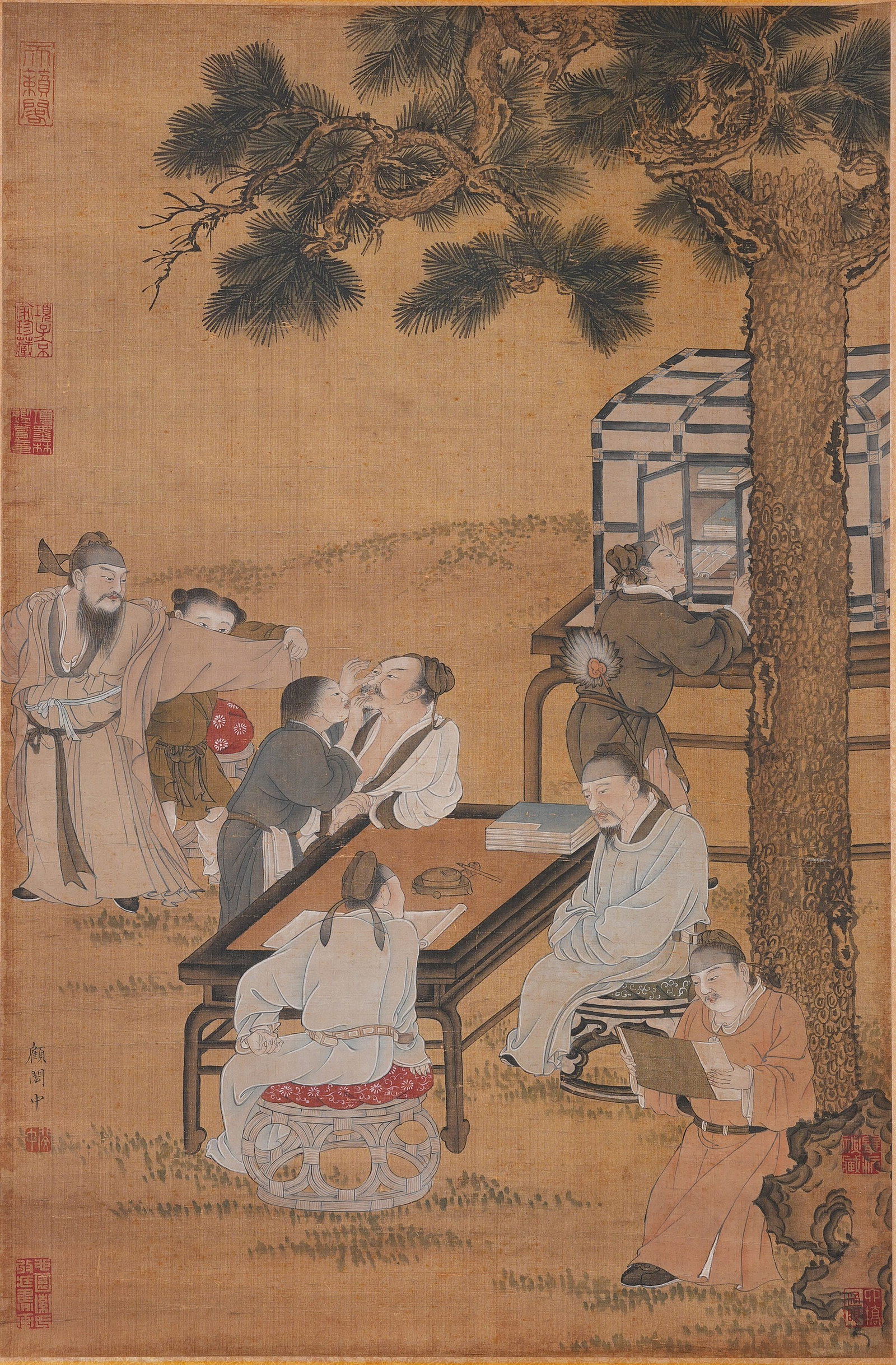 A SCHOLAR BENEATH PINE PAINTING ON SILK BY GU HONGZHONG.顧閎中: Scholar beneath pine painting on silk by Gu Hongzhong.顧閎中