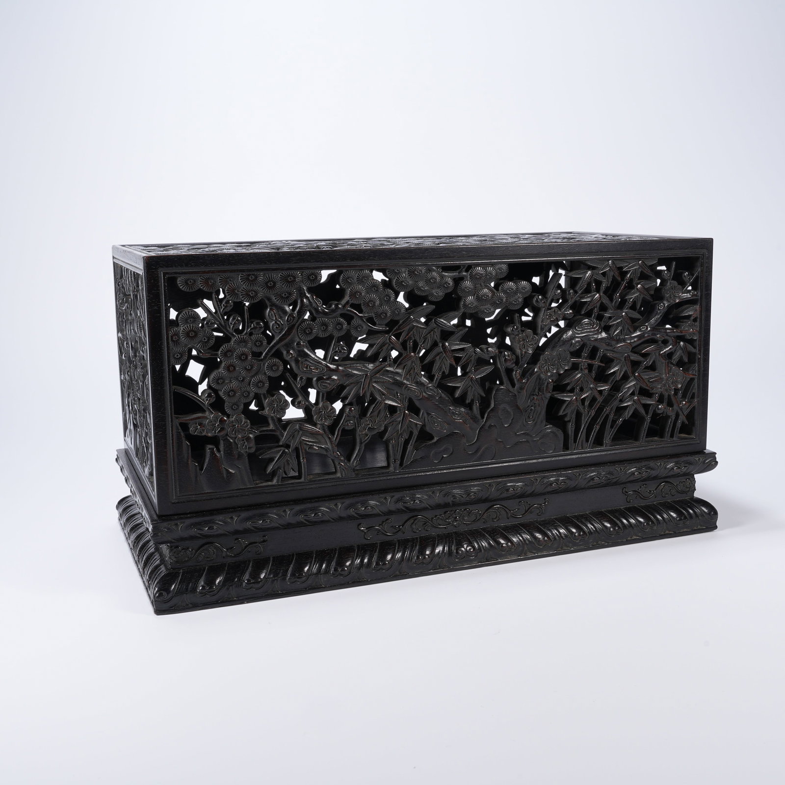 A ZITAN WOOD OPENWORK CARVED COVERED BOX OF THREE FRIENDS OF WINTER MOTIF (1 of 8)