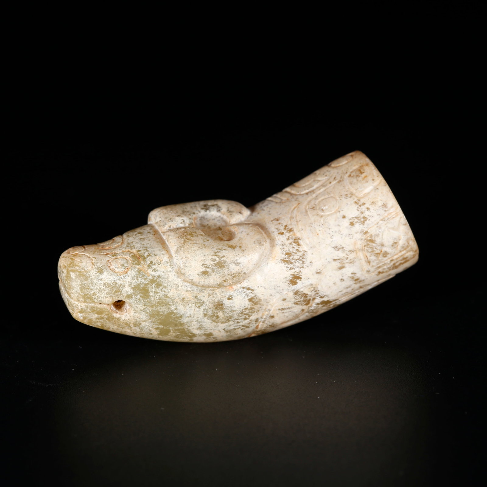 A ANCIENT JADE ORNAMENTAL SCULPTURE (1 of 8)