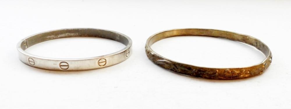 (2) STERLING SILVER BANGLE BRACELETS: (2) STERLING SILVER BANGLE BRACELETS