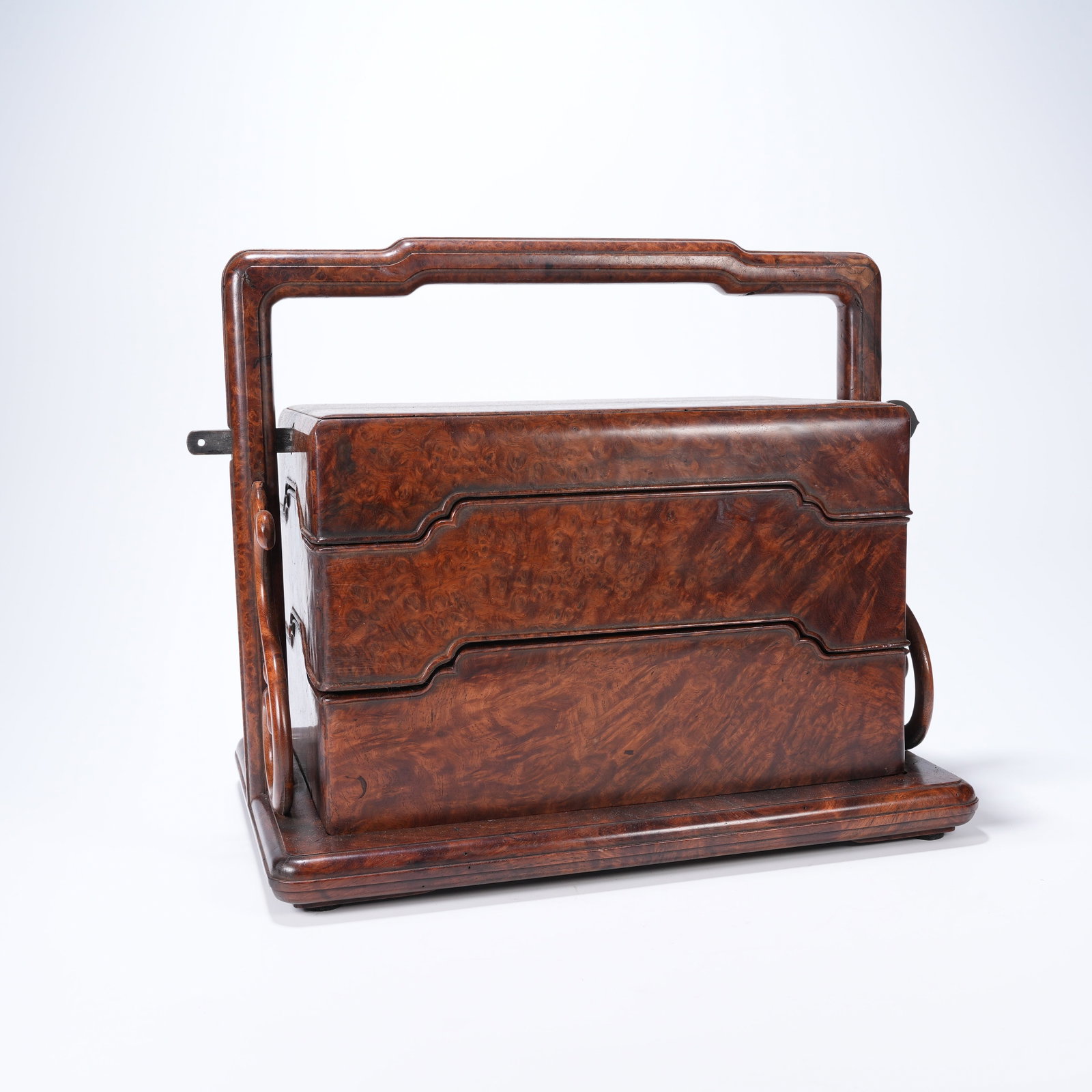 A BURL WOOD CARRYING BOX (1 of 9)