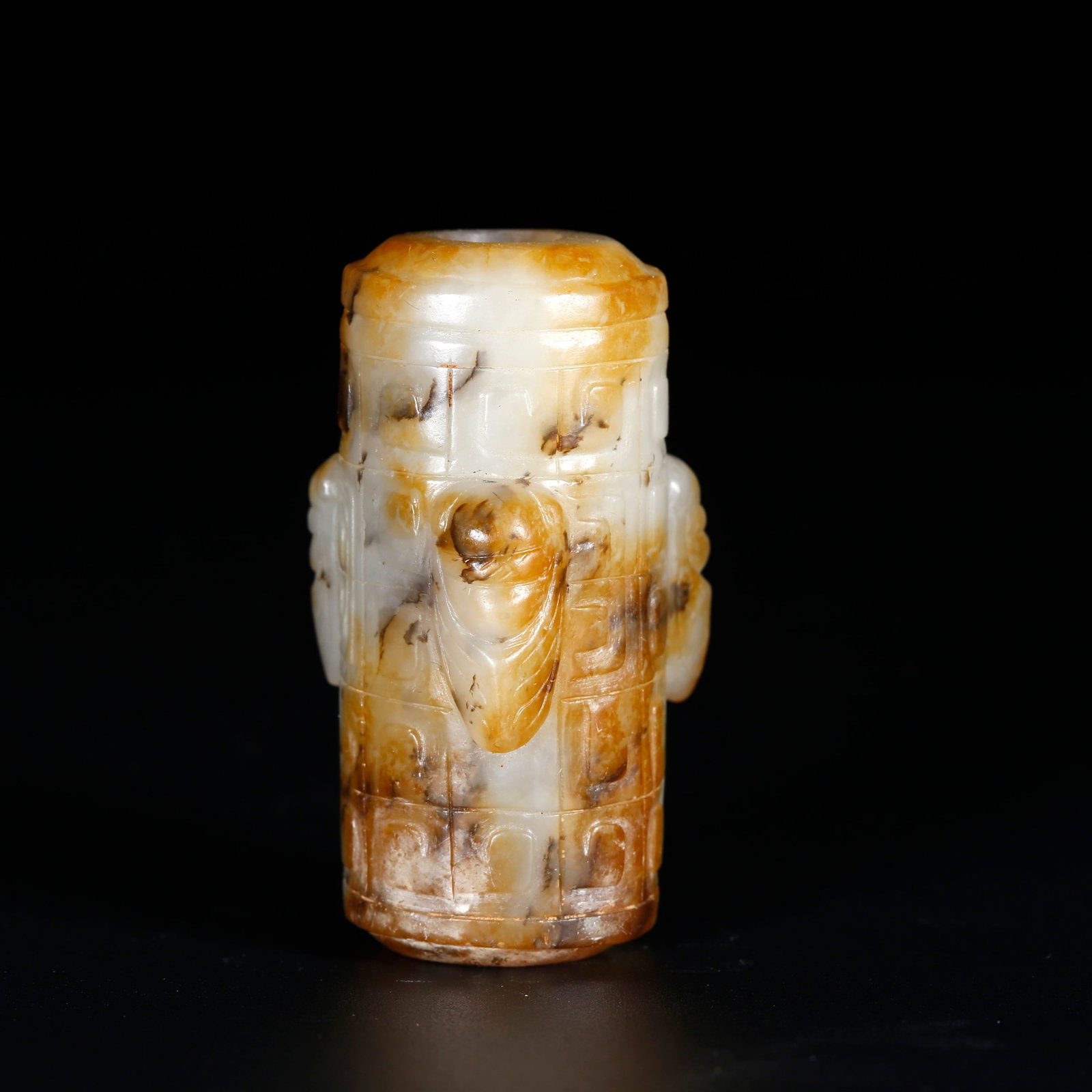 A ANCIENT JADE PENDANT (1 of 9)