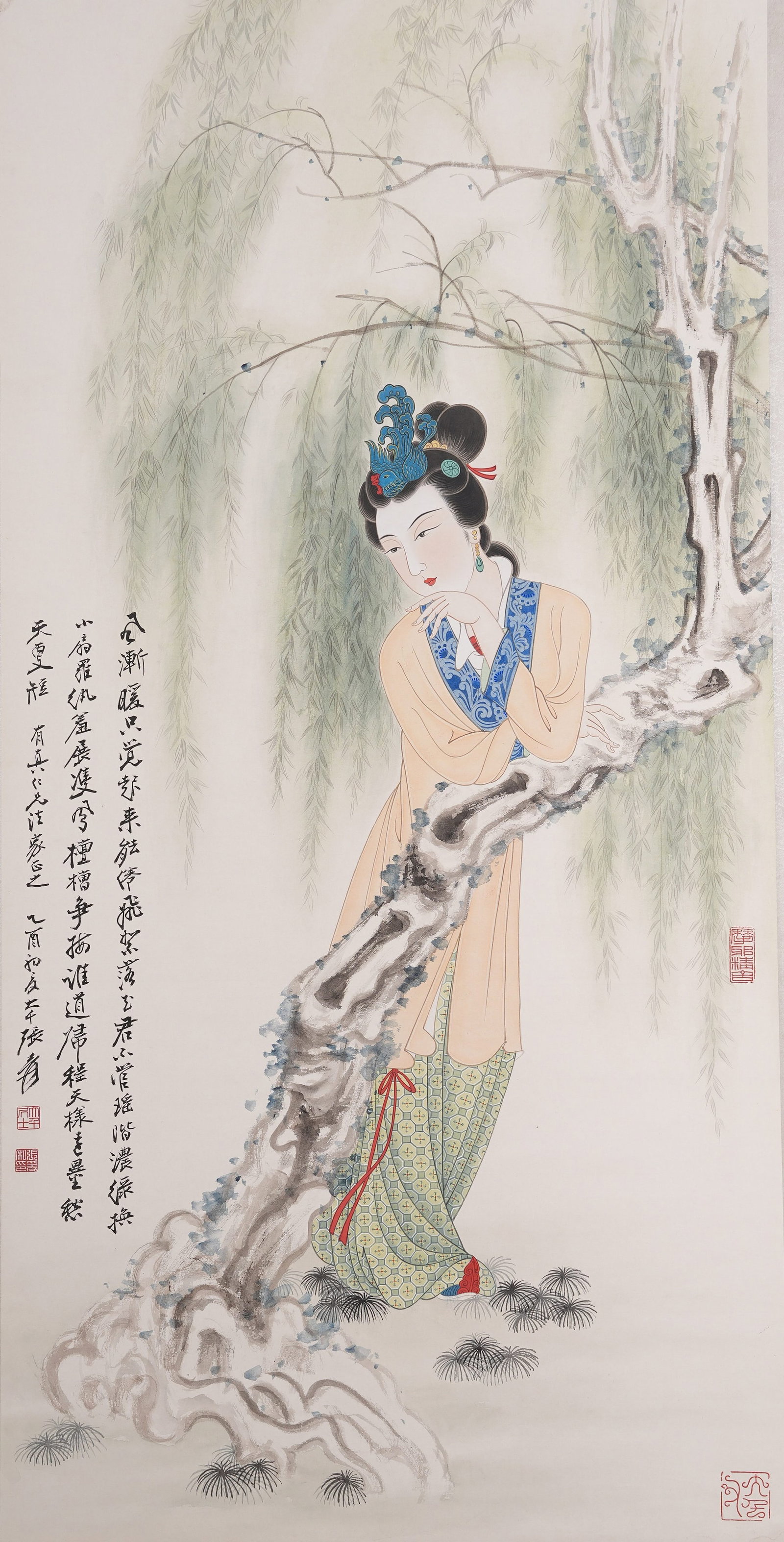 A BEAUTY PAINTING ON PAPER BY ZHANG DAQIAN.張大千: Beauty Painting on Paper by Zhang Daqian.張大千