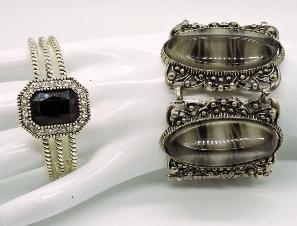 2 LARGE FASHION BRACELETS: 2 LARGE FASHION BRACELETS