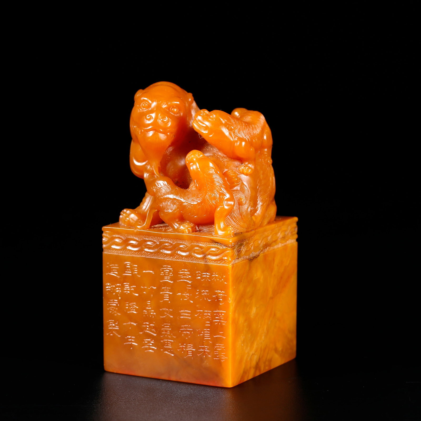 A SHOUSHAN FIELD-YELLOW STONE SEAL CARVED WITH GRAND-LION-AND-CUB-LION KNOB (1 of 10)
