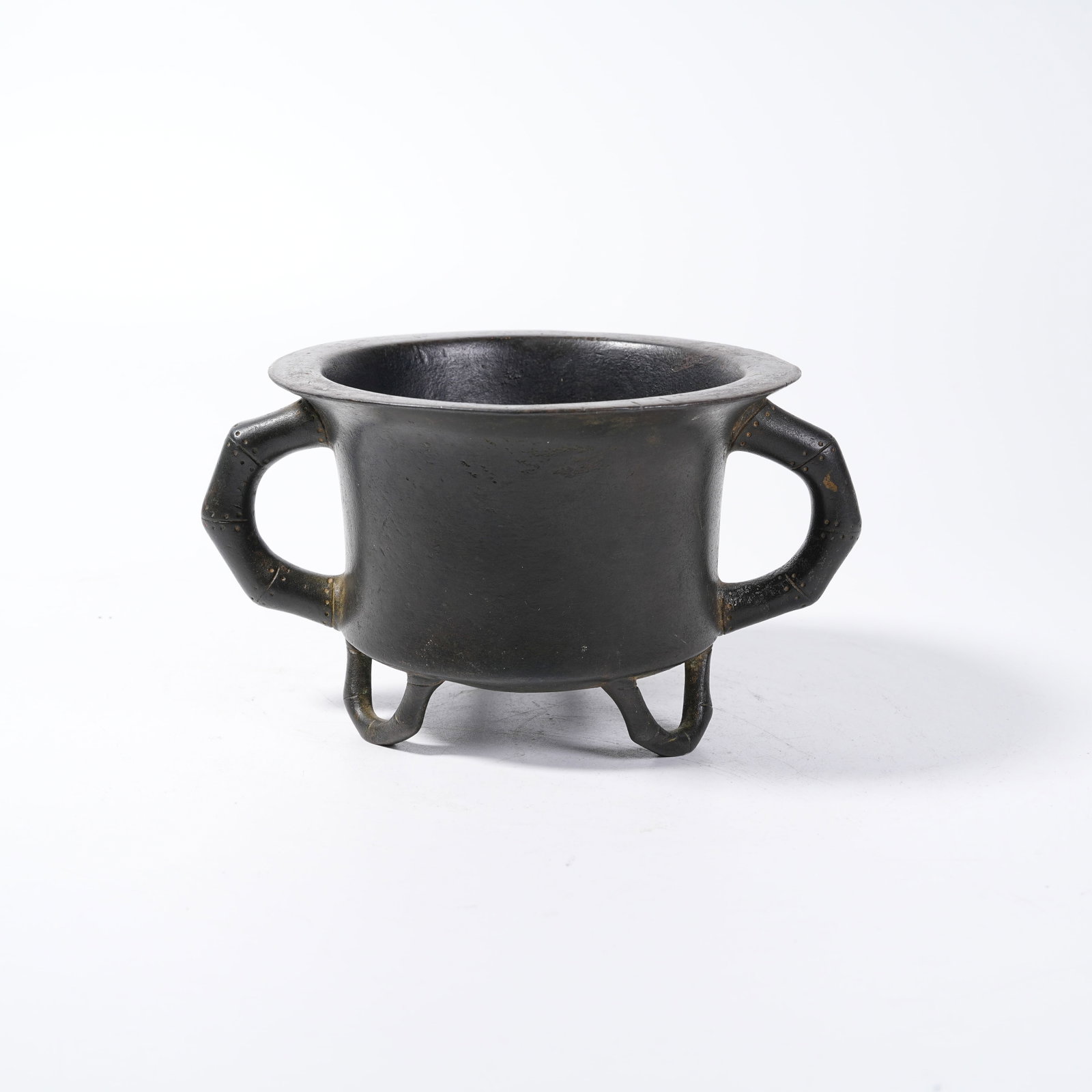 A BRONZE RITUAL CUP CENSER WITH BAMBOO JOINT MOTIFS (1 of 8)