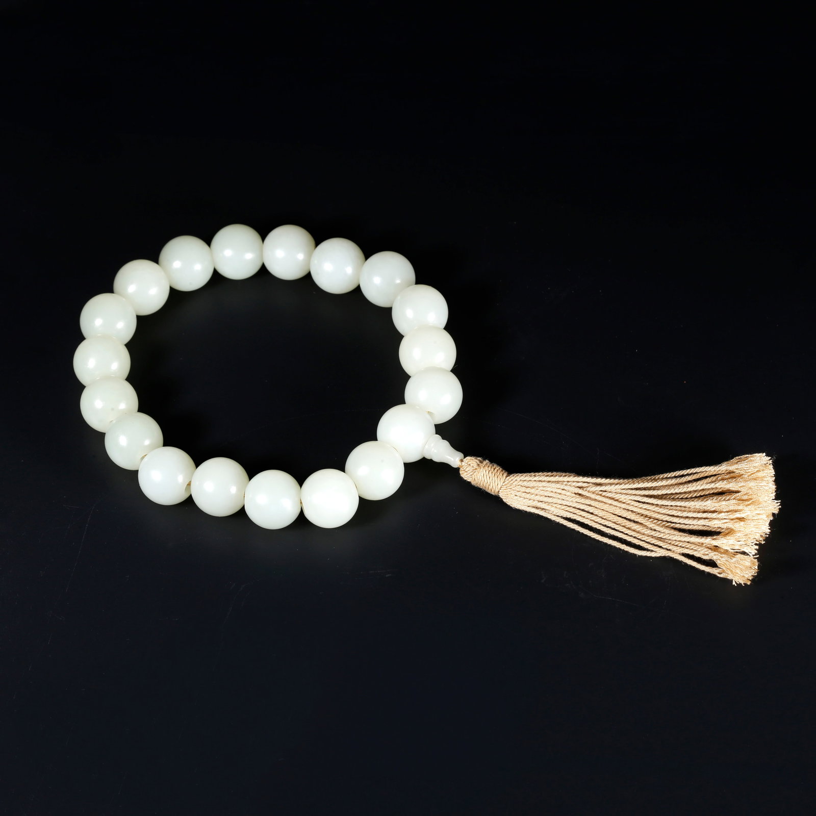 A HETIAN JADE PRAYER BEAD BRACELET: Hetian Jade Prayer Bead Bracelet