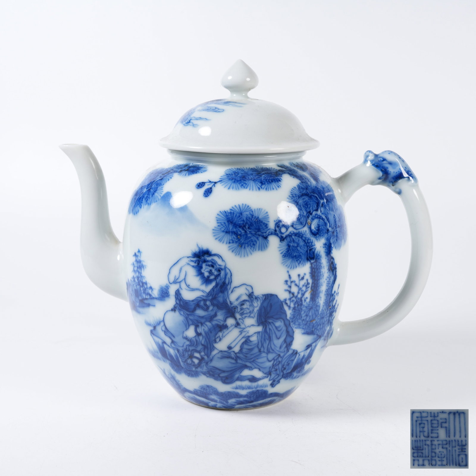 A UNDERGLAZE BLUE ARHAT PATTERN EWER (1 of 9)