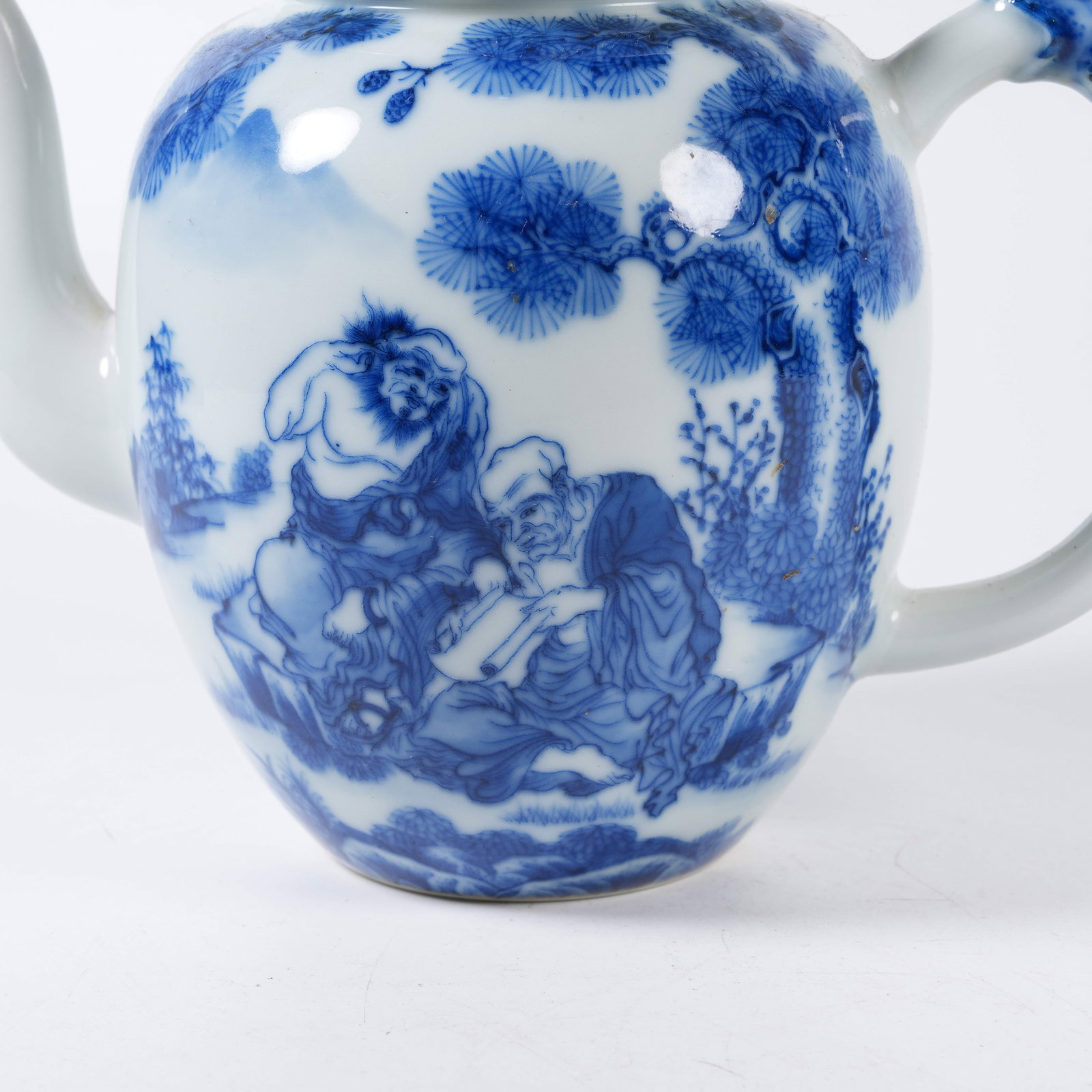 A UNDERGLAZE BLUE ARHAT PATTERN EWER - 3