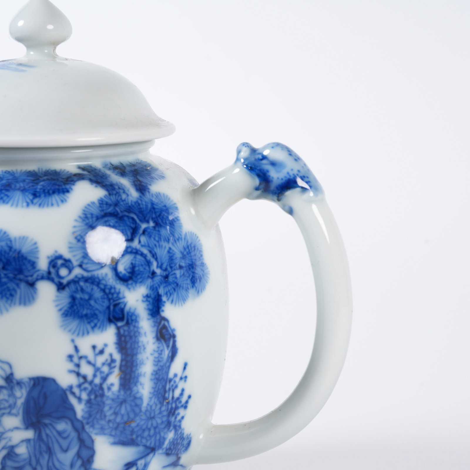 A UNDERGLAZE BLUE ARHAT PATTERN EWER - 4
