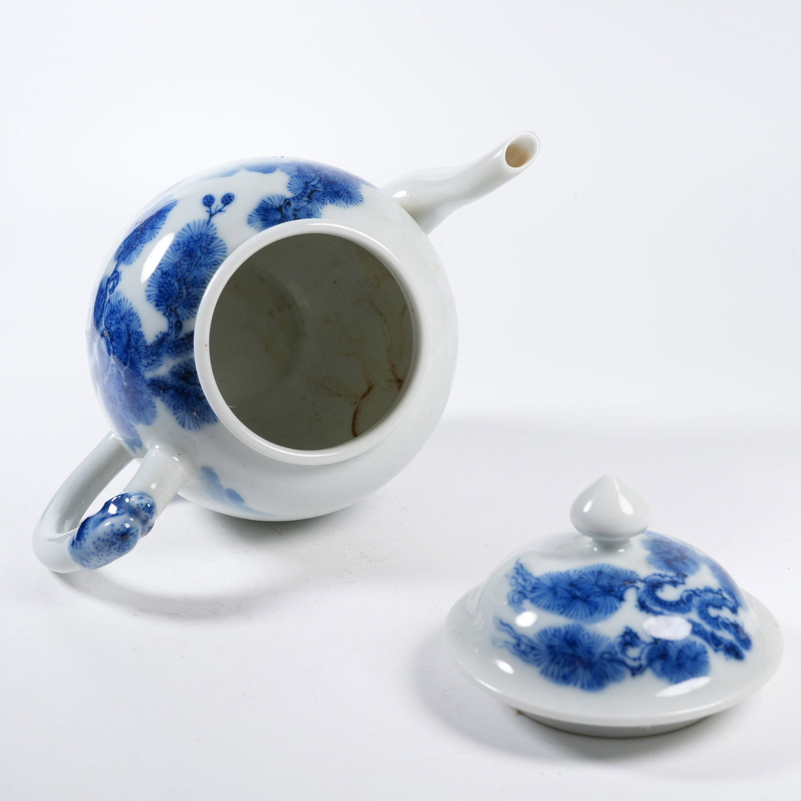 A UNDERGLAZE BLUE ARHAT PATTERN EWER - 8