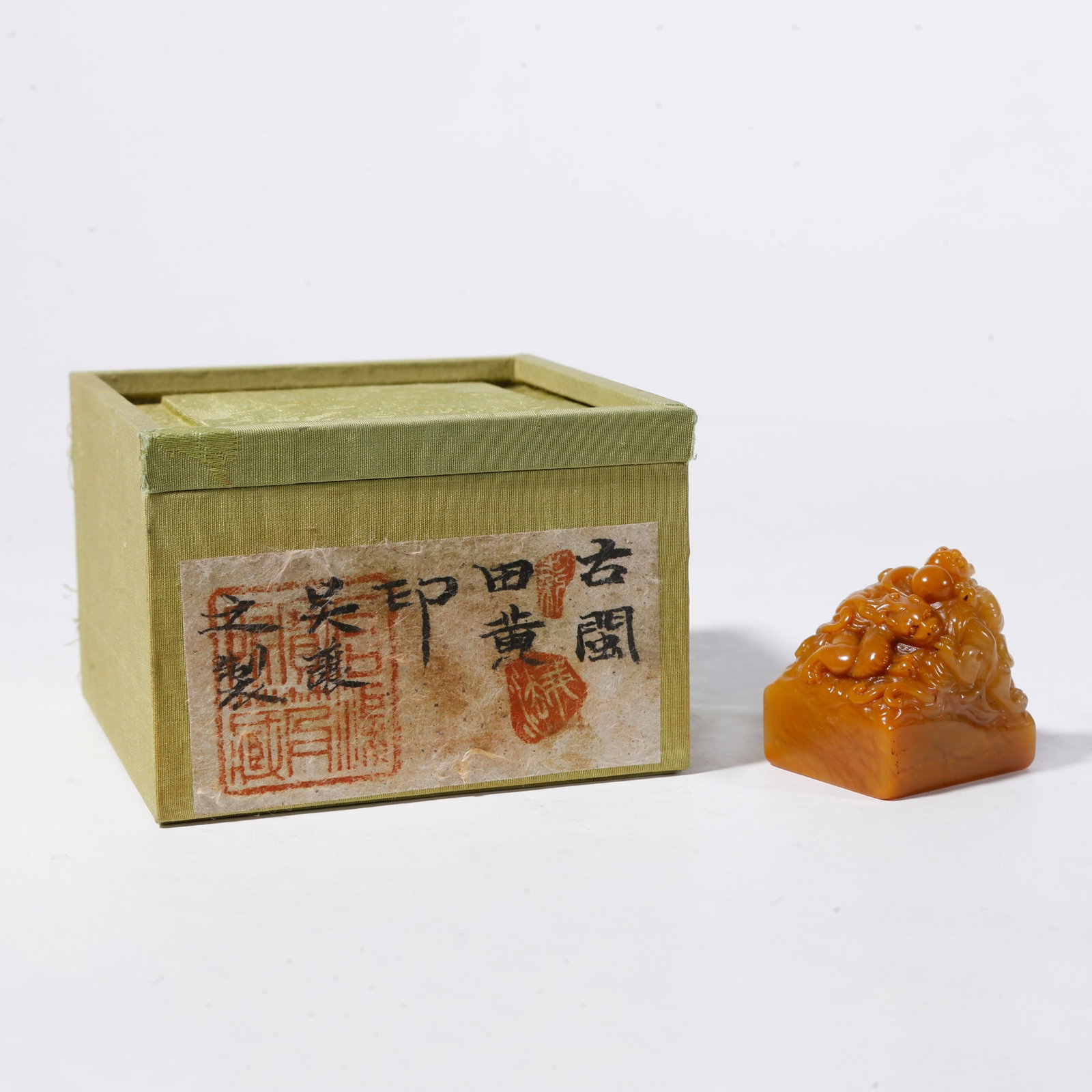A SHOUSHAN FIELD?YELLOW STONE SEAL CARVED WITH DRAGON PATTERNS: Shoushan field?yellow stone seal carved with dragon patterns