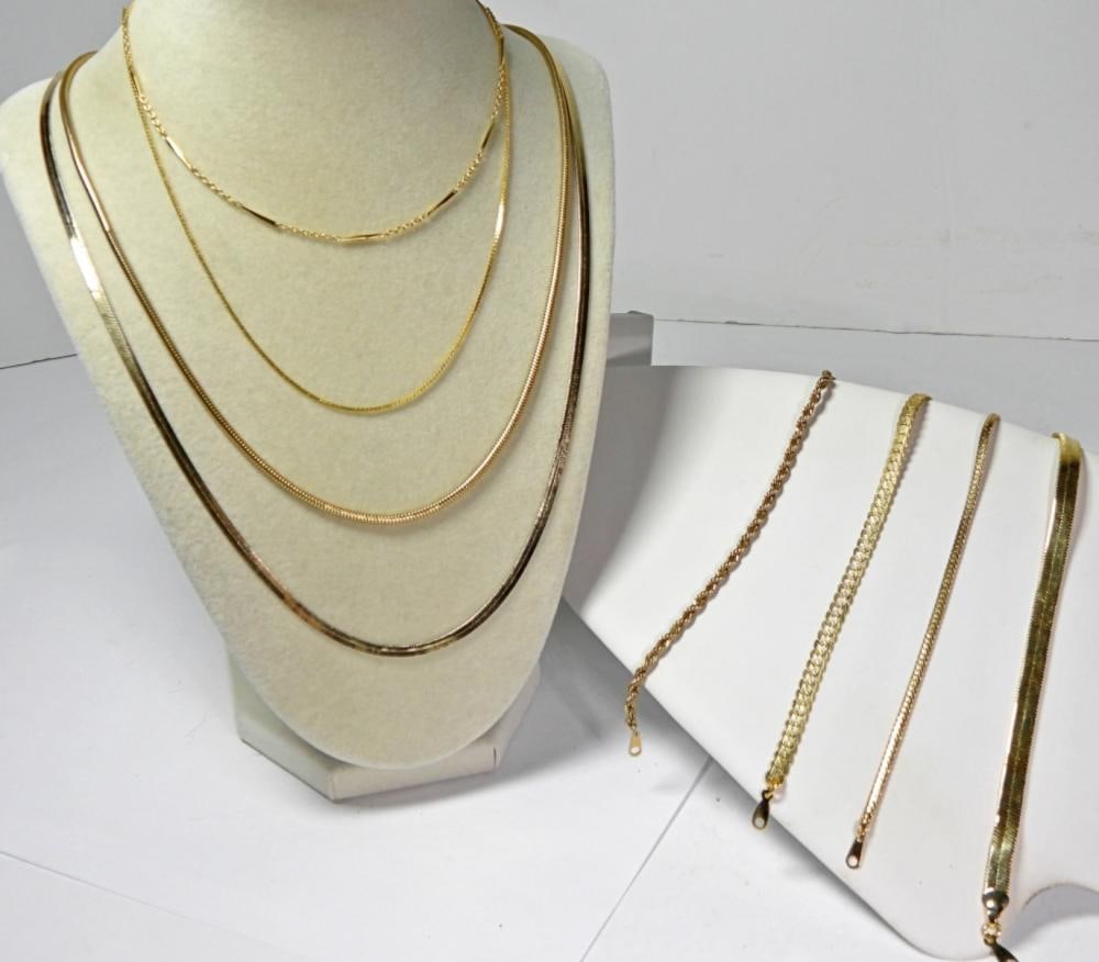 8 PIECES OF GOLD TONE JEWELRY: 8 PIECES OF GOLD TONE JEWELRY