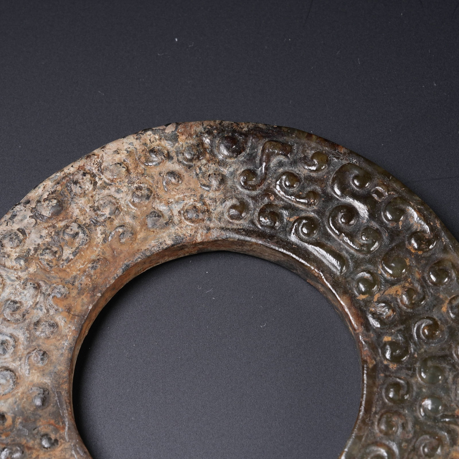 A ANCIENT JADE BI DISC WITH HOOKED CLOUD PATTERNS - 4