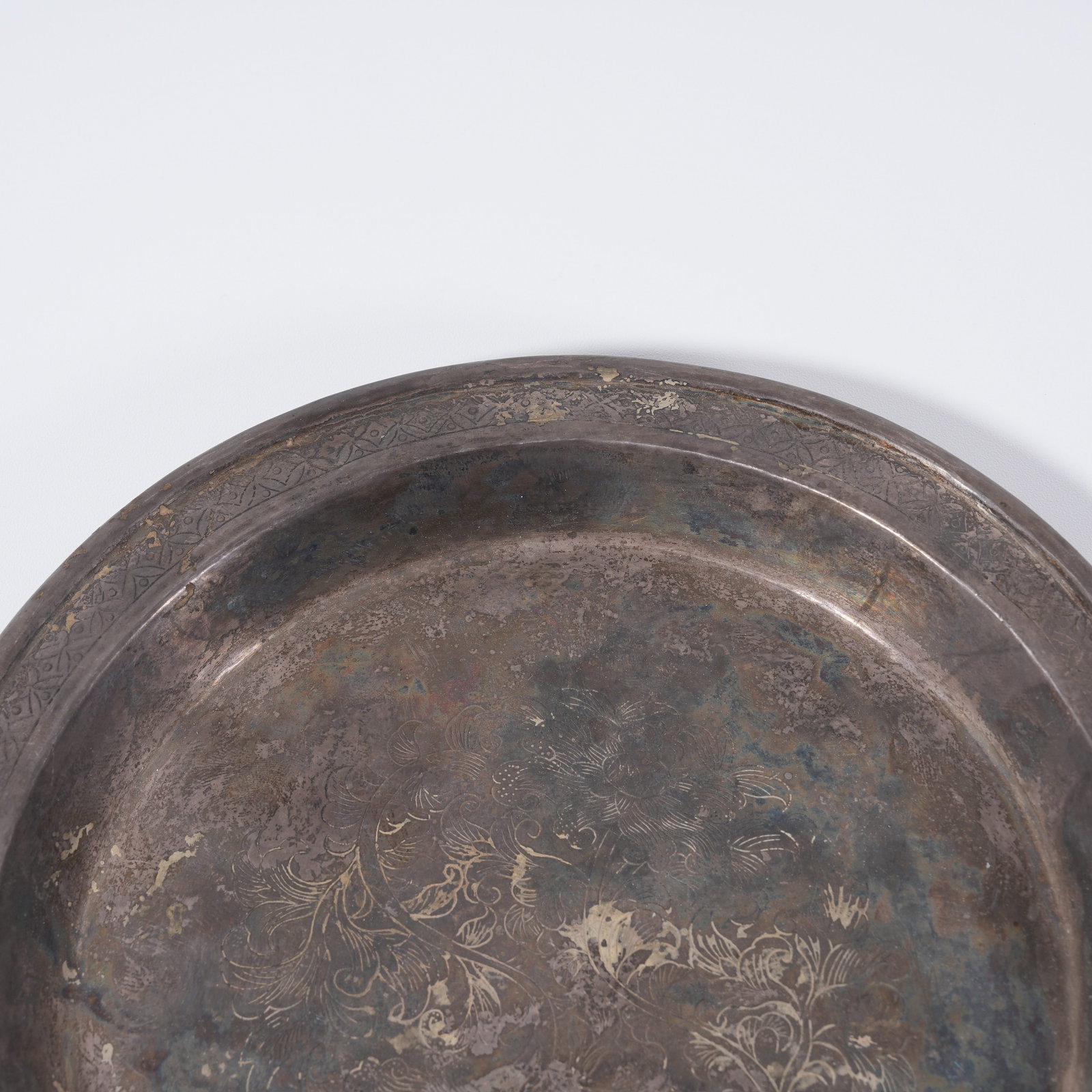 A SILVER FLOWER?PATTERN PLATE - 2