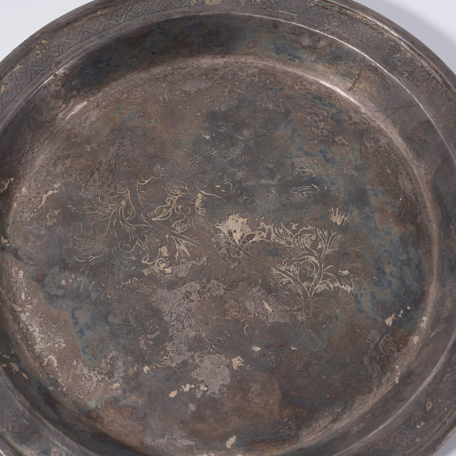 A SILVER FLOWER?PATTERN PLATE - 3