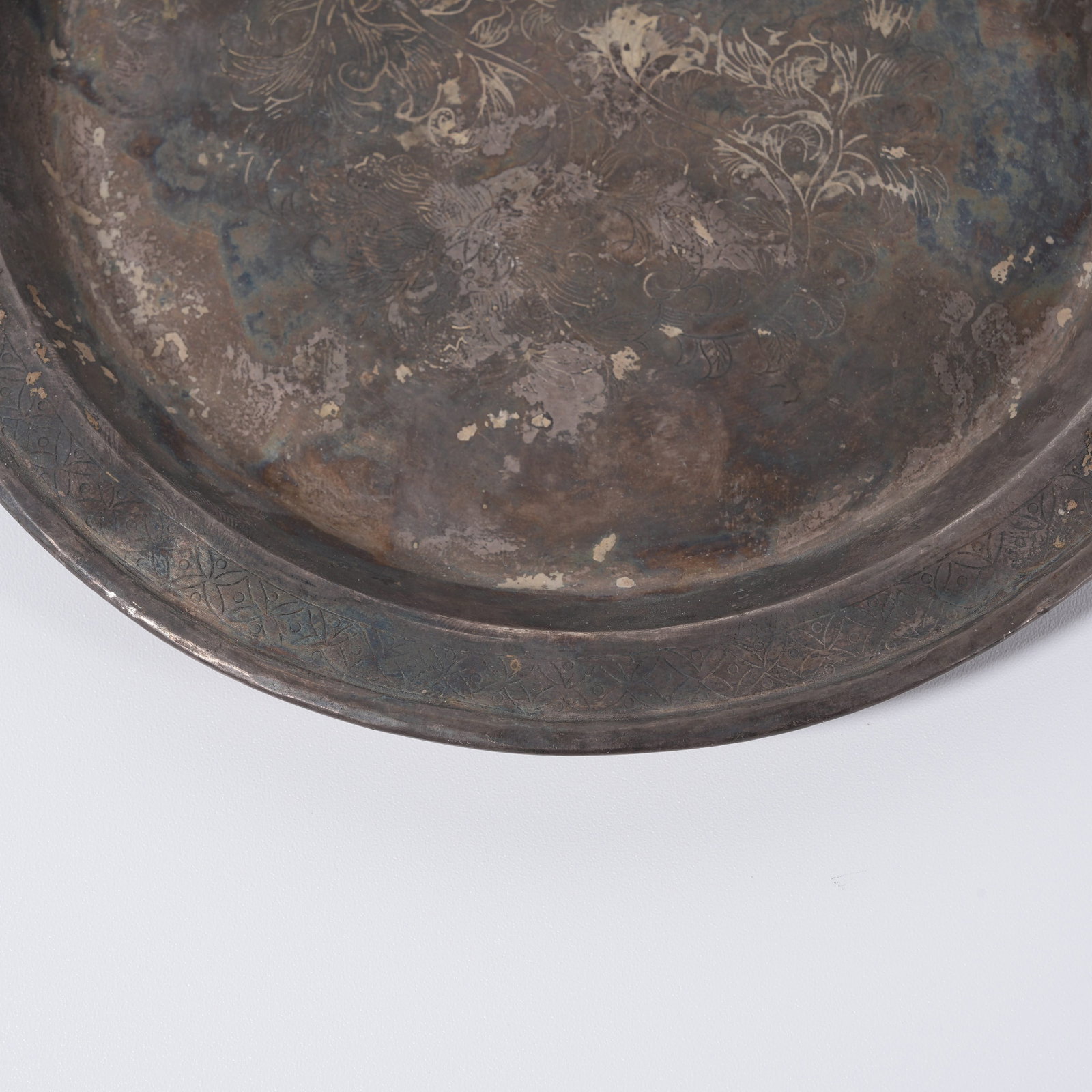 A SILVER FLOWER?PATTERN PLATE - 4