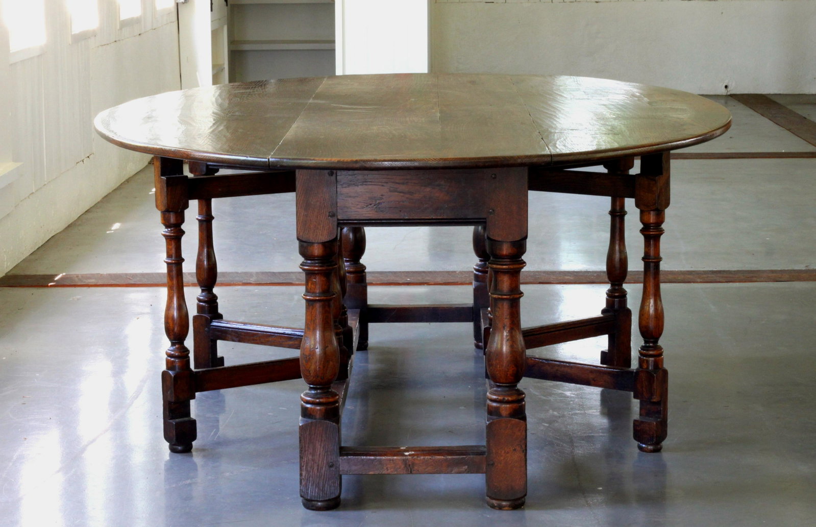 18th C English Oak Gate Leg Dining Table: An extremely impressive and large solid oak gate leg table, likely dating to late 18th C or early 19th C England. The table has a beautiful dark wood patina and appears to have been well-cared for ove